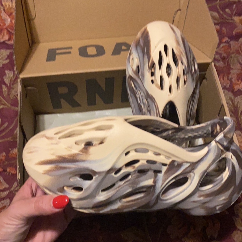 Foam Runners size 7